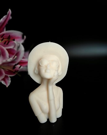 Świeca sojowa Lilioza- kobieta w kapeluszu, nejmi candles