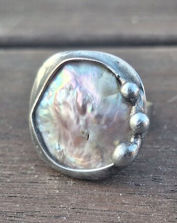 Perła - pierścionek regulowany, po drugiej stronie lustra