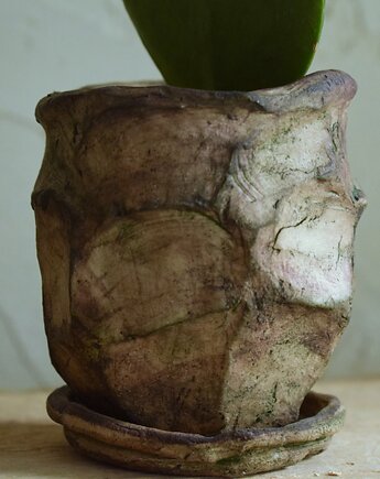 ŚLADY NATURY III_doniczka ceramiczna handmade_surowa forma, LEP NA GLINĘ
