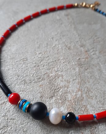 Naszyjnik z koralem, czarnym turmalinem, perłą i czarnym onyksem, Pani Endorfina