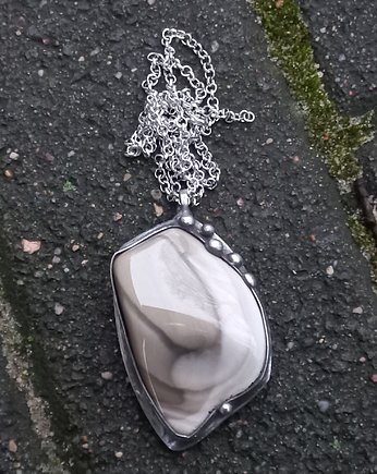 Zwykły dzień - wisiorek, po drugiej stronie lustra