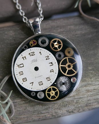 Mechaniczny naszyjnik 123, Zegarynki