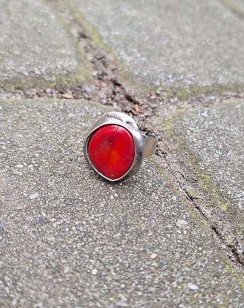 Red - pierścionek regulowany, po drugiej stronie lustra