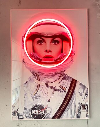 Retro Plakat LED Neon Astronautka w Ramie Vintage Dekoracja Ścienna, neonxhaze