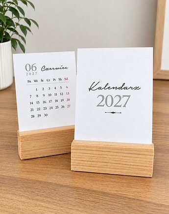 Kalendarz 2027- na biurko z drewnianą podstawką, Justyna Mioduszewska