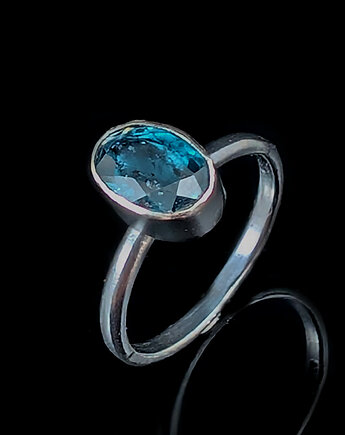 Pierścionek Subtelny ze świetlistym kyanitem, Pracownia Neores