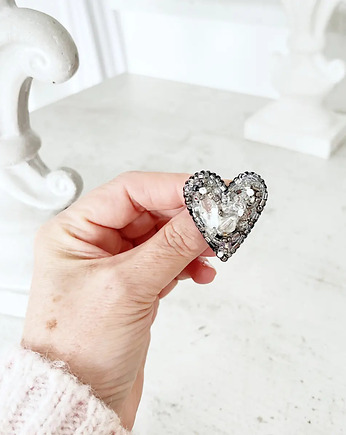 Broszka mini SERCE 12 ręcznie haftowana przypinka miłość, HAART