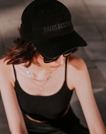 Czarna czapka z daszkiem, z czarnym napisem THECLASSYGIRL, THECLASSYGIRL