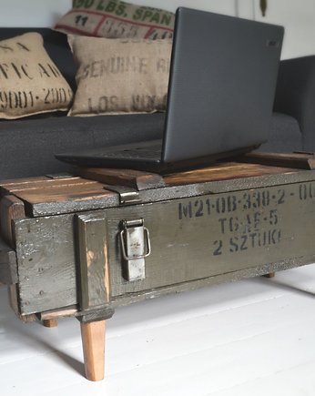 stolik ze skrzyni po amunicji, loof design