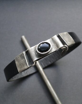 Bransoleta  Black ze spinelem, Memero