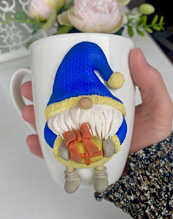 Kubek 2D z dekorem z gliny polimerowej skrzat, Ms. House Decor