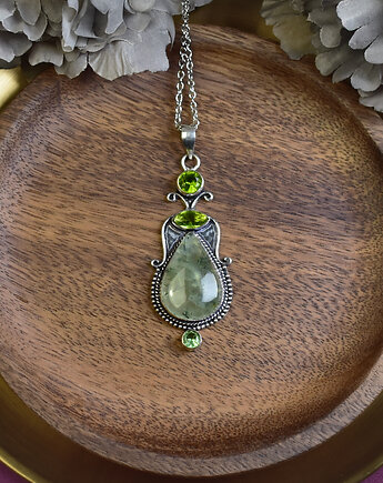 Posrebrzany ozdobny wisiorek z prehnitem i peridotem #636, Spirit Of Copper