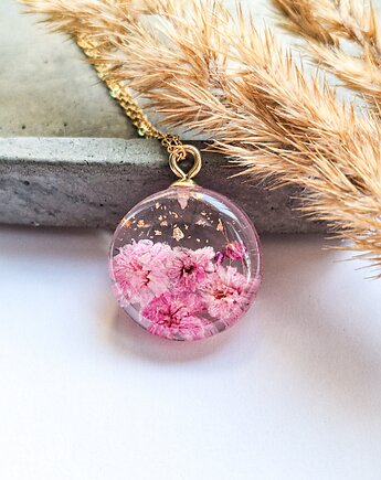 Wisiorek z żywicy różowa gipsówka, Kwiat Paproci