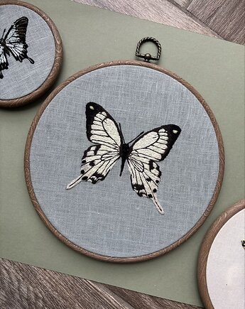 Haftowany motyl w tamborku, Bookbinding by Susan