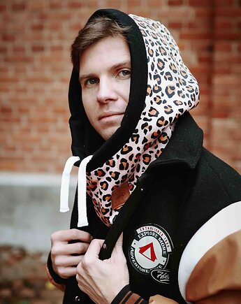 Kaptur komin Leopard Grubas, Storyhoods