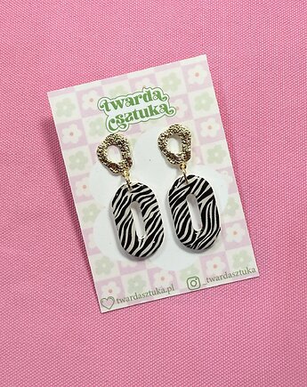 Unikatowe kolczyki w zebrę, Twarda Sztuka