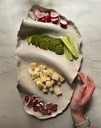 Ceramiczna Patera Fala na Tapast Owoce Przekąski Sushi Pearl White, Maison Fragile