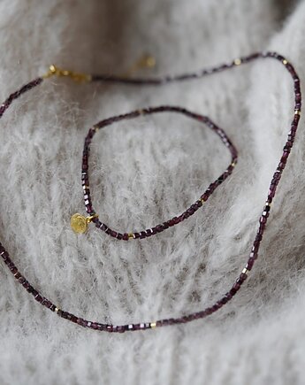 Granatove Minimum zestaw, Karolina Herra