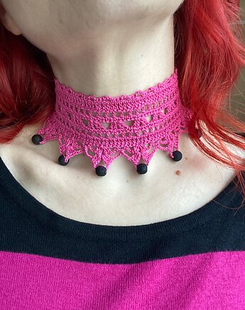 Barbie pink fuksjowy koronkowy choker z koralikami z lawy, Księżycowa ćma