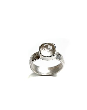 Pierścionek z kryształem górskim, Bijoux by Marzena Bylicka