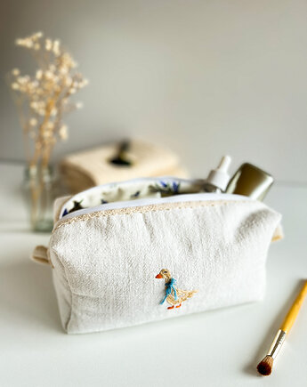 Kosmetyczka z ręcznym haftem gąski, gucialoveskids