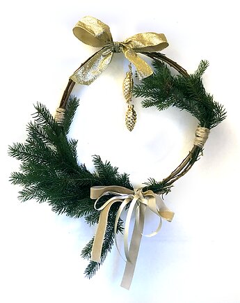 Wianek ze złotymi kokardami i szyszkami, Dzikie Wianki