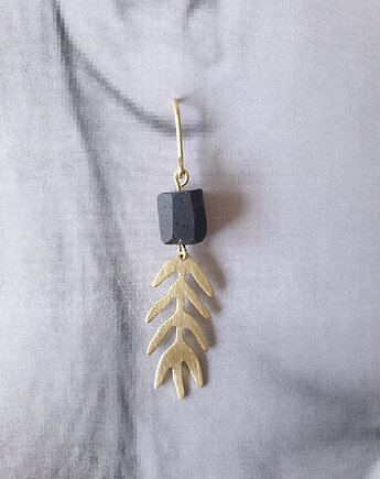 Kolczyki GARDEN OF EDEN czarny turmalin, mosiądz, iście długie złote, modesign