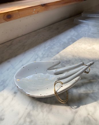 Ceramiczna Dłoń Podstawka na Biżuterię Łapka w Złote CIapki, Maison Fragile