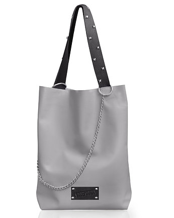 Popielaty worek skórzany z łańcuchem, modeMania