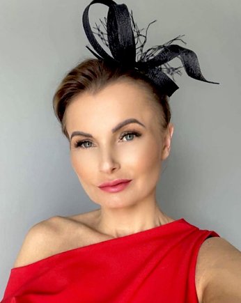 Fascynator okazjonalny czarny /inne kolory, MONIKA SAXTON LUXURIOUS MILLINERY