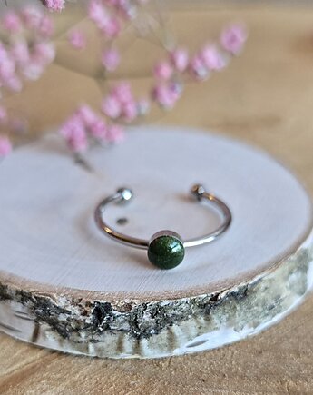 Pierścionek srebrny zielone oczko zielony minimalistyczny żywica brokatowy, zkwiatem