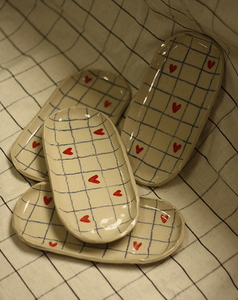 Ceramiczny talerzyk w serca i kratkę . Ceramika ręcznie robiona, Lvvia ceramics