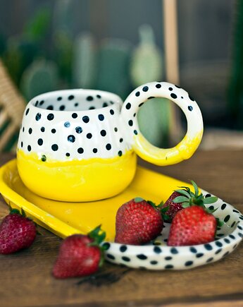 Zestaw kubek żółty w kropki z talerzem, Ceramika Zapiecek