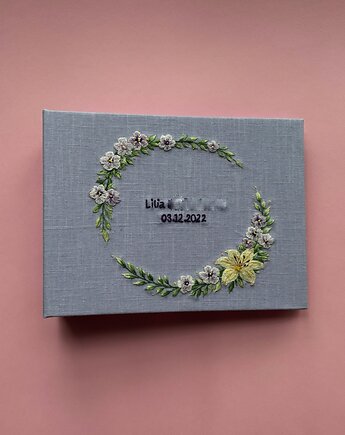 Album na zdjęcia 'Haftowana lilia' z napisem, Bookbinding by Susan