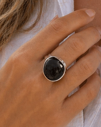 Pierścionek z bursztynem wiśniowym, Srebrny pierścionek z bursztynem, Amber Charm