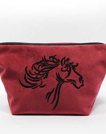 Bordowa kosmetyczka z wyszytym czarnym koniem, RękaProduction