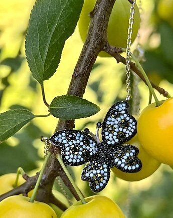 NASZYJNIK SREBRNY RODOWANY -  duży matyl, motylek z tytanu, Ade Art