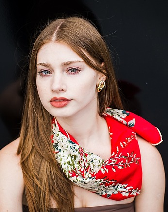 Czerwona apaszka vintage z kwiatowym wzorem, Vintage Store