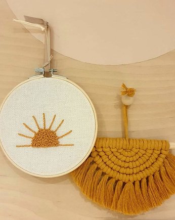Galeria ścienna - makramka + haftowany tamborek, MOM&SISdekorują