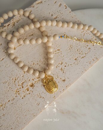 Naszyjnik z jasnych kamieni rzecznych z zawieszką, Maybe Jwlr