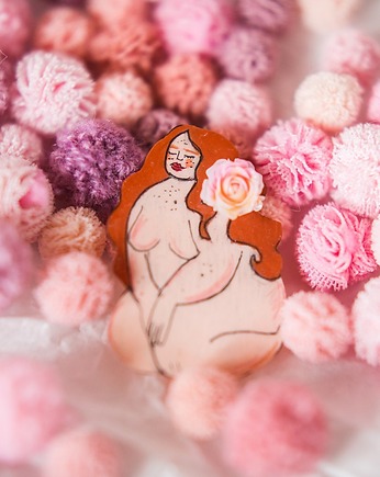 Broszka Agata z różą we włosach, Pintura