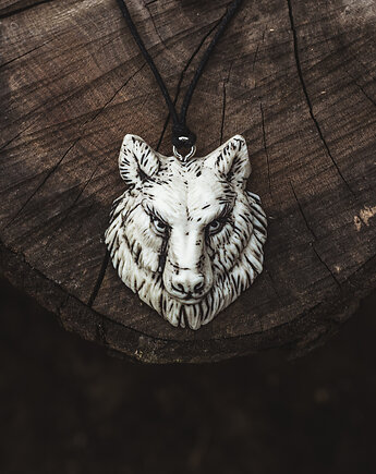 Wisior Wilk, Nest of Bones