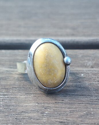 Piaskowy - pierścionek regulowany, po drugiej stronie lustra