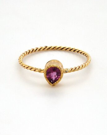 Złoty pierścionek z różowym szafirem w kształcie kropli  i plecioną szyną, OKAZJE - Prezent na 40 urodziny