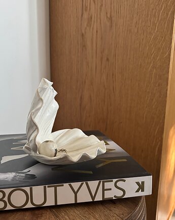 Ceramiczna muszla na obrączki, kolczyki, palo santo i drobne pamiątki, Maison Fragile