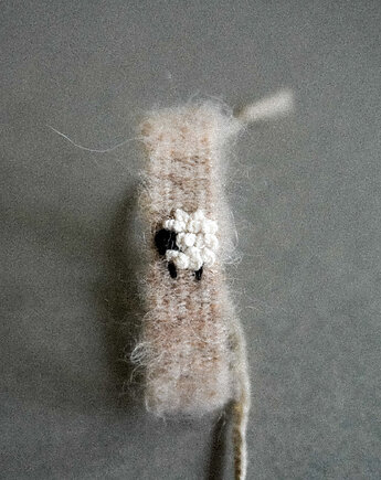 Puszysta, miękka bransoletka handmade - owieczka, Słońcem Tkane