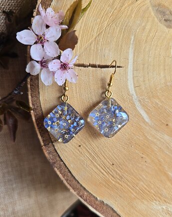 Kolczyki z kwiatami niezapominajkami złote, zkwiatem