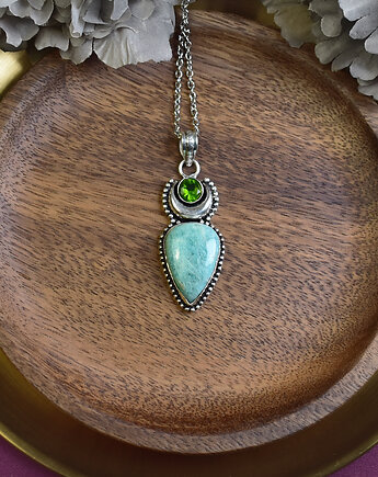 Posrebrzany ozdobny wisiorek z amazonitem i peridotem #621, Spirit Of Copper