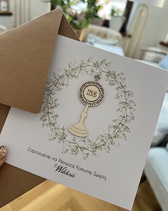 Białe eleganckie zaproszenia komunijne, na komunię ręcznie robione z wiankiem, sorte