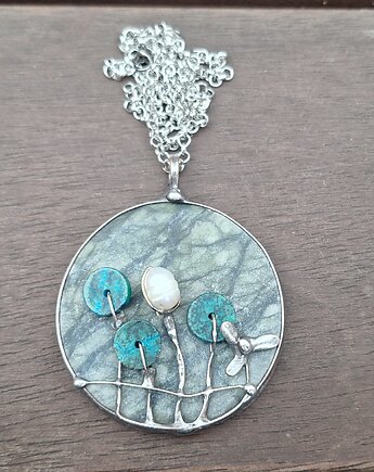 Ogród - wisiorek, po drugiej stronie lustra